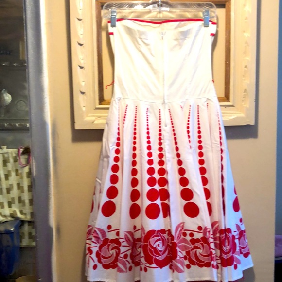 Stunning Dress for Any Special Occasion! - Picture 7 of 11